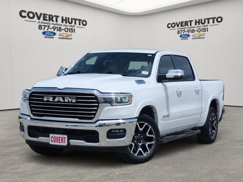 Used 2025 RAM 1500 Laramie AWD/4WD image 1