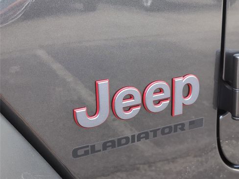 Used 2025 Jeep Gladiator Rubicon w/ Safety Group AWD/4WD image 32