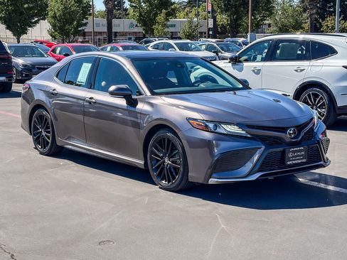 Used 2022 Toyota Camry XSE FWD image 5