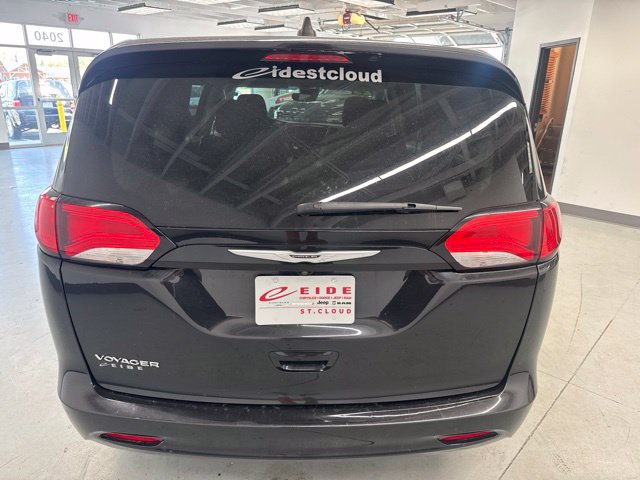Used 2023 Chrysler Voyager LX FWD image 11
