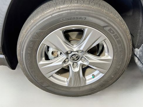 Used 2024 Toyota RAV4 XLE w/ Convenience Package FWD image 14