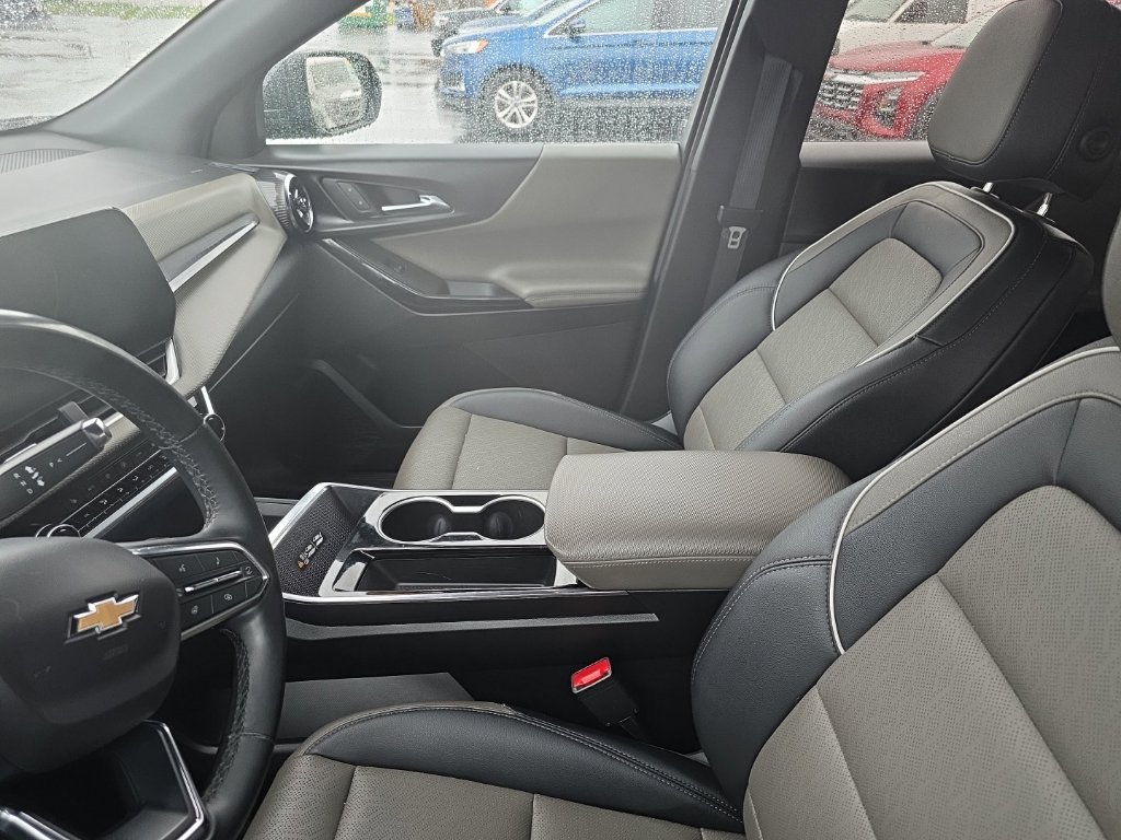 Used 2026 Chevrolet Equinox LT AWD/4WD image 10