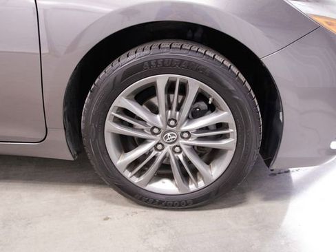 Used 2017 Toyota Camry SE image 11
