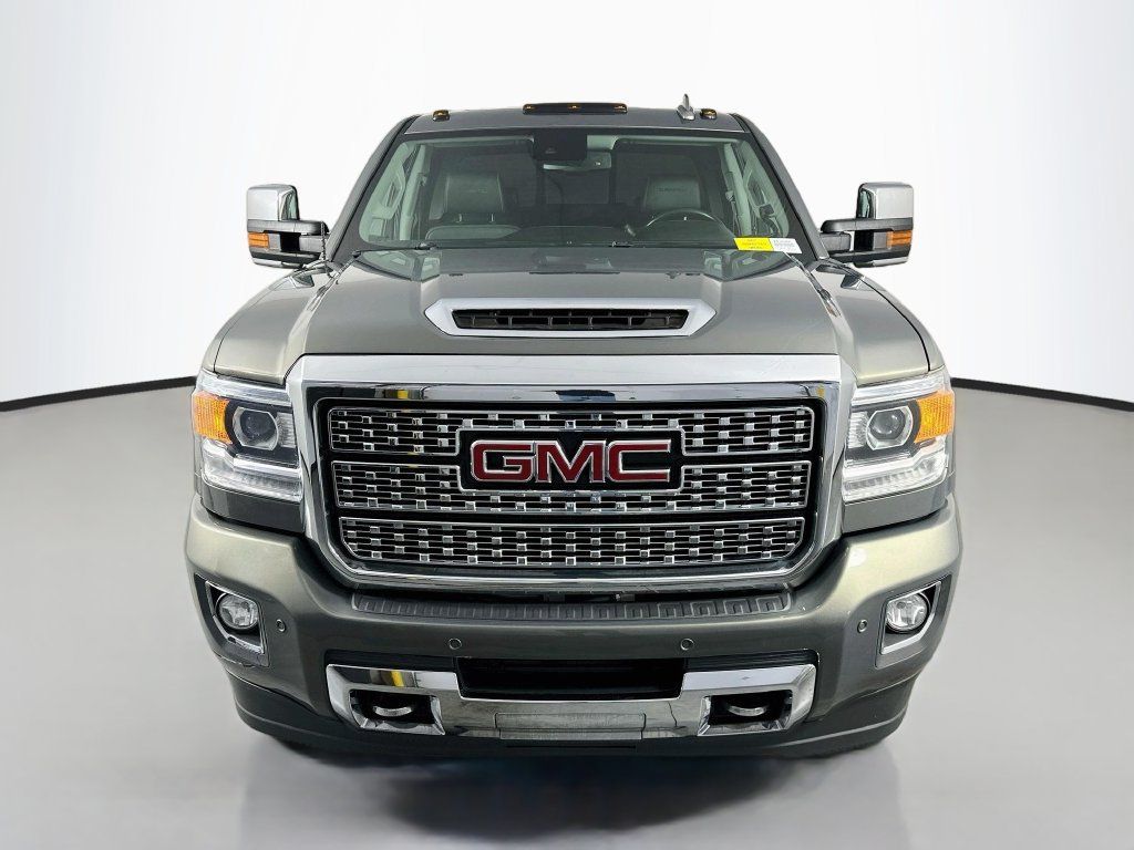 Used 2018 GMC Sierra 3500 Denali w/ Duramax Plus Package AWD/4WD image 2