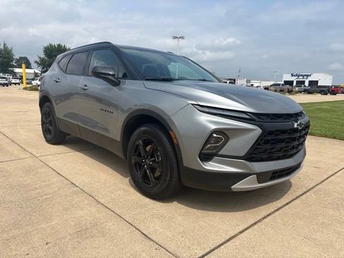Used 2024 Chevrolet Blazer LT w/ Convenience Package FWD image 2