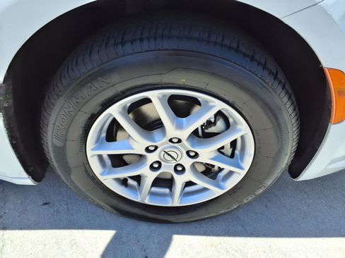 Used 2023 Chrysler Pacifica Touring-L image 7