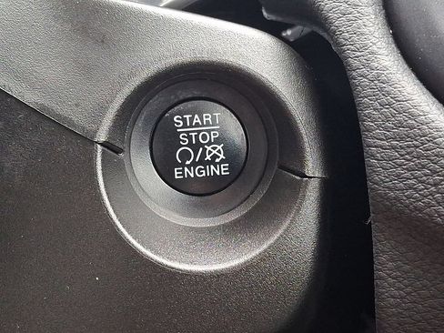 Used 2018 Jeep Compass Latitude w/ Popular Equipment Group FWD image 24