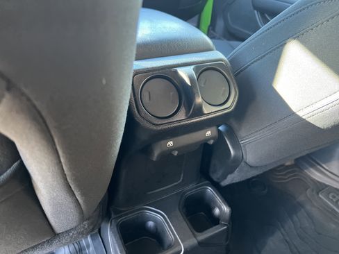 Used 2019 Jeep Wrangler Unlimited Sport S image 12