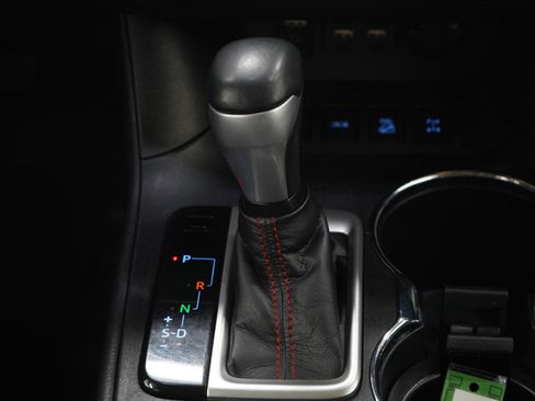 Used 2019 Toyota Highlander SE image 22