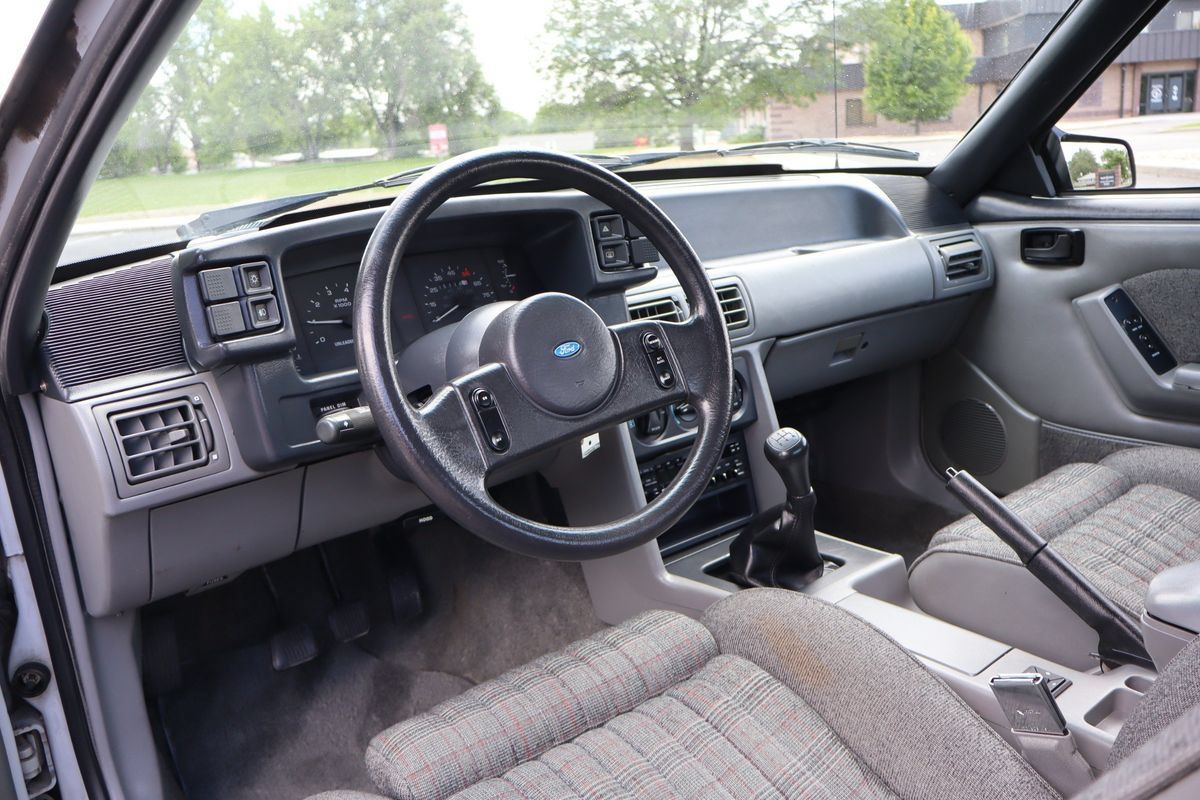 Used 1988 Ford Mustang GT RWD image 15