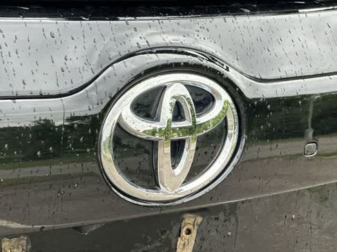 Used 2019 Toyota Highlander XLE AWD/4WD image 19