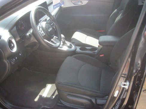 Used 2024 Kia Forte LXS w/ LXS Technology Package FWD image 13