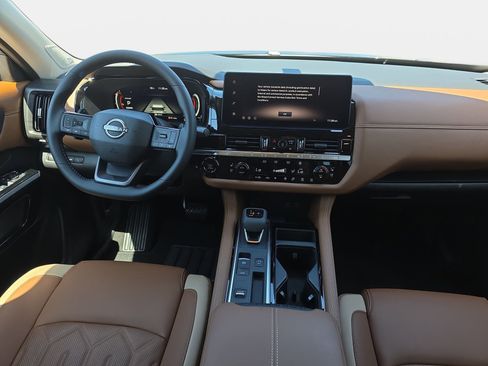 New 2026 Nissan Pathfinder Platinum FWD image 9