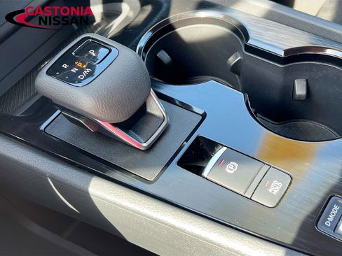 Used 2025 Nissan Rogue S FWD image 21