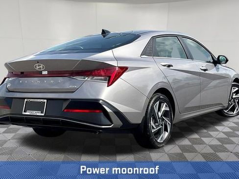 New 2025 Hyundai Elantra Limited image 18