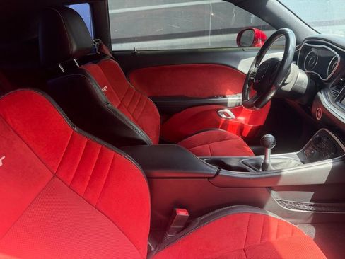 Used 2015 Dodge Challenger SRT w/ Technology Group image 15