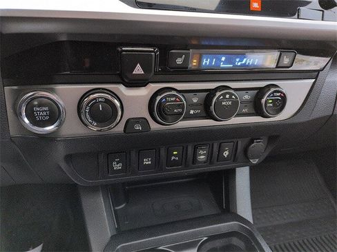 Used 2017 Toyota Tacoma Limited image 25