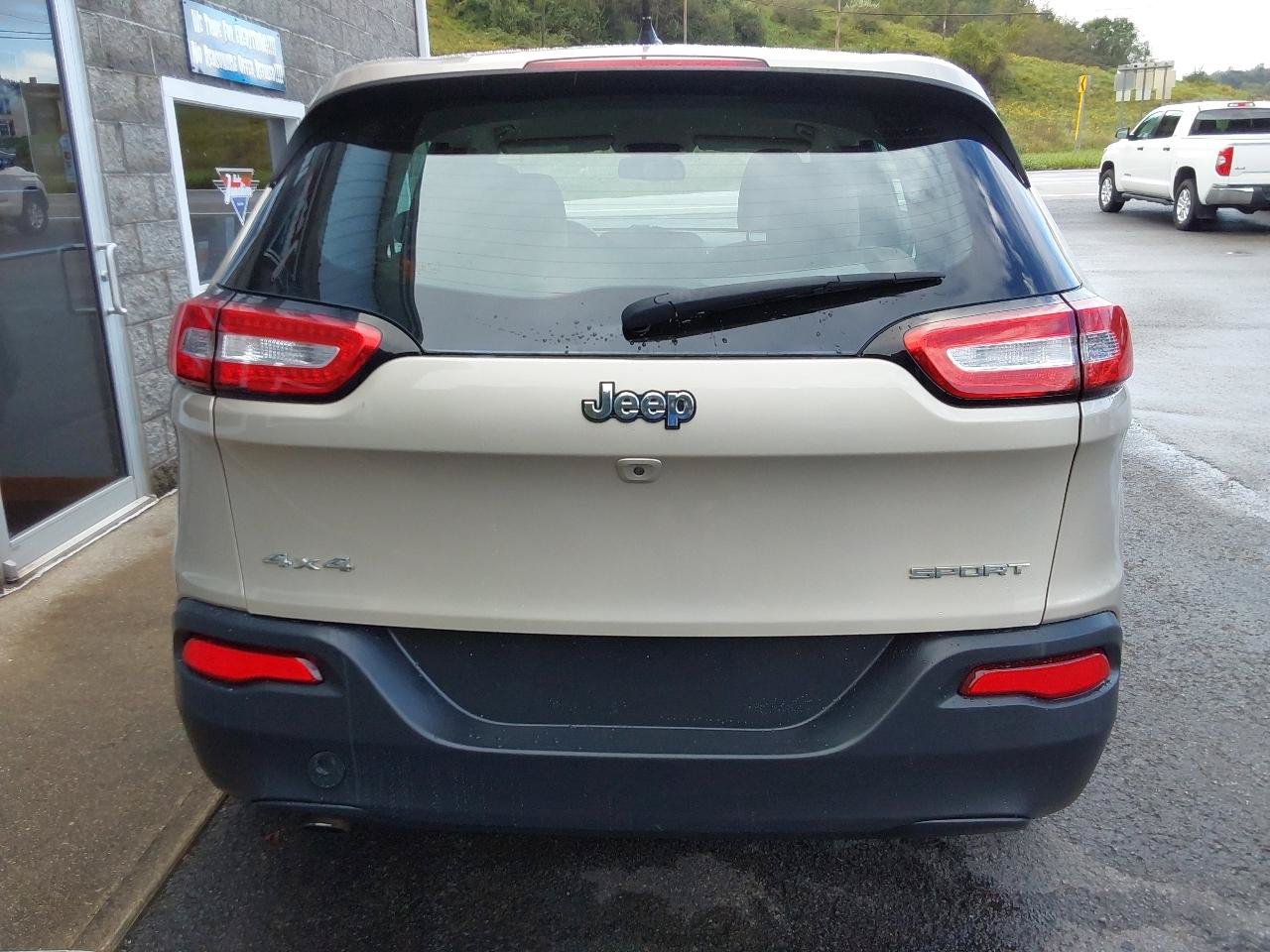 Used 2015 Jeep Cherokee Sport AWD/4WD image 4