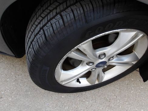 Used 2014 Ford Focus SE w/ SE Winter Package FWD image 40