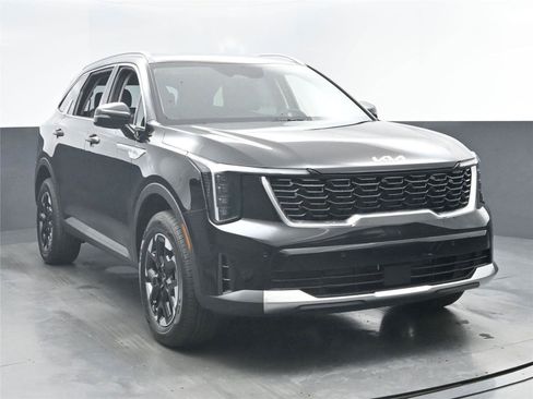 Used 2025 Kia Sorento S image 2