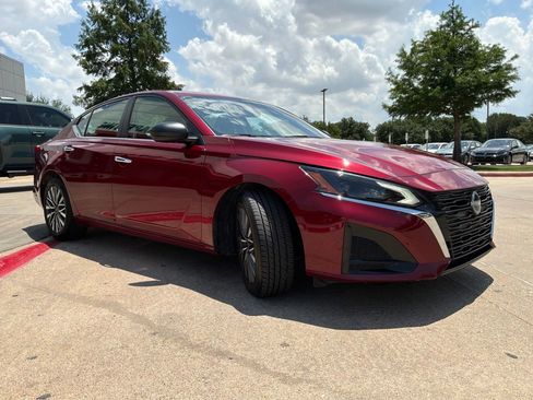 Used 2025 Nissan Altima 2.5 SV FWD image 4