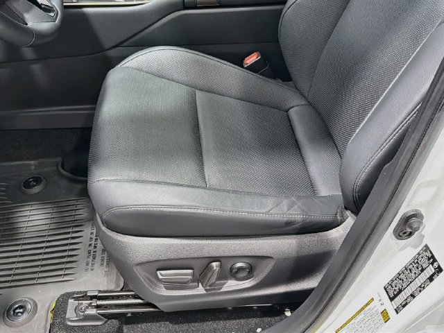 Certified 2025 Toyota Crown Platinum AWD/4WD image 16