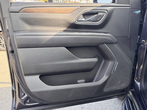 Used 2023 Chevrolet Suburban Premier image 16