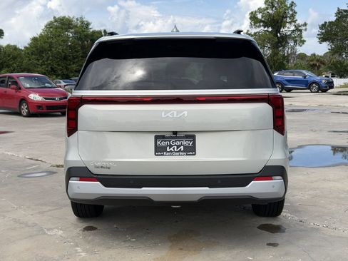 New 2027 Kia Carnival EX FWD image 5
