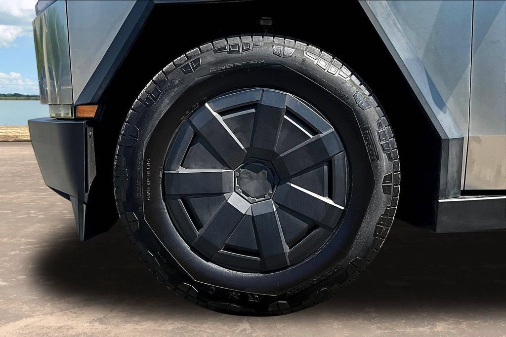 Used 2024 Tesla Cybertruck AWD Crew Cab image 30