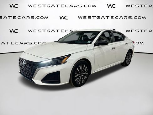 Used 2024 Nissan Altima 2.5 SV image 1