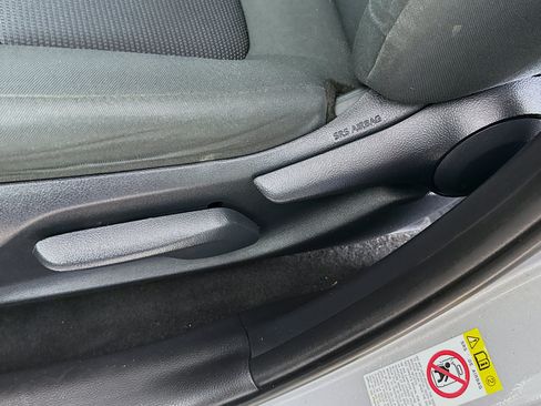 Used 2019 Toyota RAV4 LE FWD image 22