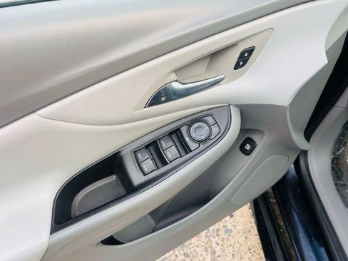 Used 2017 Chevrolet Volt LT w/ Comfort Package image 31