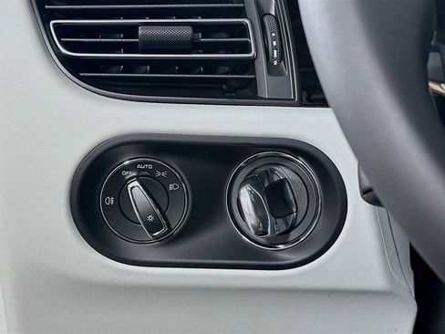 New 2026 Porsche Macan image 14