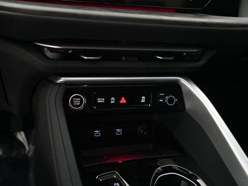 Used 2025 Audi Q5 Premium w/ Convenience Package AWD/4WD image 20