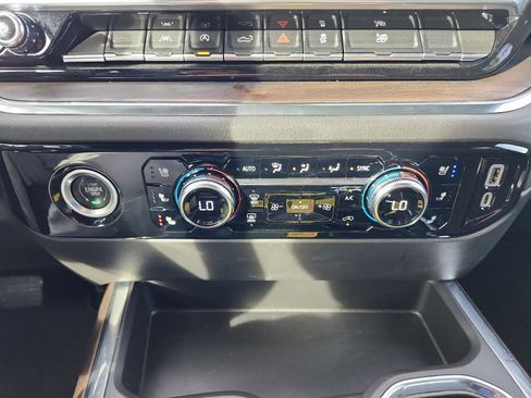 Certified 2023 GMC Sierra 1500 SLT w/ SLT Convenience Package image 19