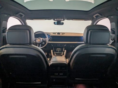 Used 2024 Porsche Cayenne Coupe image 30