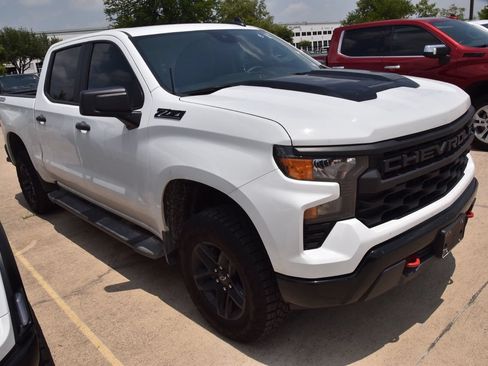 Used 2026 Chevrolet Silverado 1500 Custom Trail Boss w/ LPO, Dark Essentials Package AWD/4WD image 4