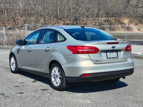 Used 2016 Ford Focus SE image 5