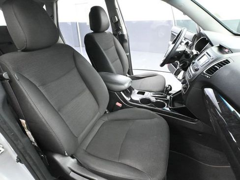 Used 2015 Kia Sorento LX image 42