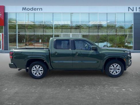 Used 2023 Nissan Frontier SV w/ SV Premium Package RWD image 4
