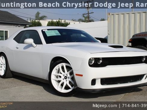 Used 2021 Dodge Challenger GT image 1