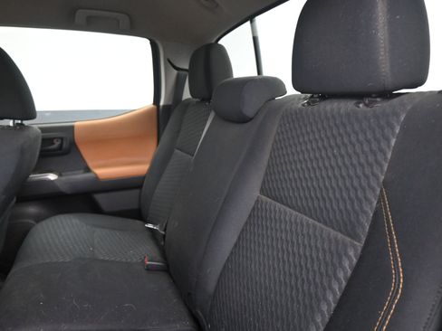 Used 2020 Toyota Tacoma SR5 image 18