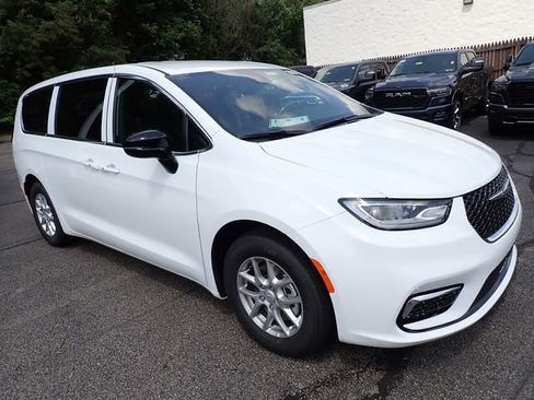 New 2025 Chrysler Pacifica Select image 9