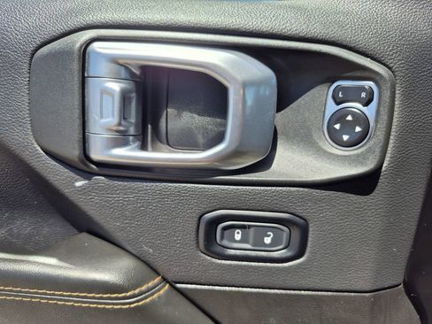 Used 2024 Jeep Wrangler Unlimited Sahara AWD/4WD image 8