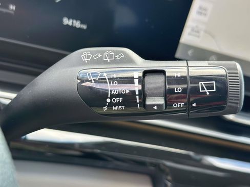 Used 2025 Kia Carnival SX Prestige image 17