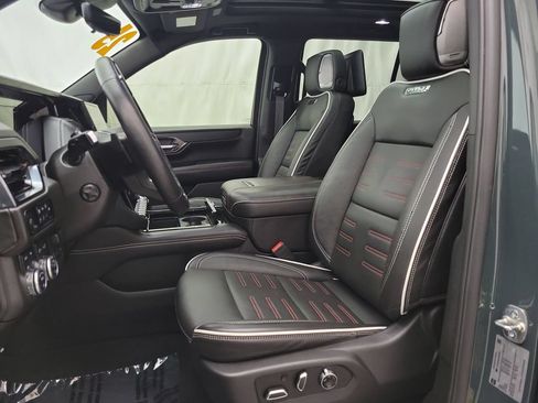 Used 2025 GMC Yukon AT4 Ultimate AWD/4WD image 9