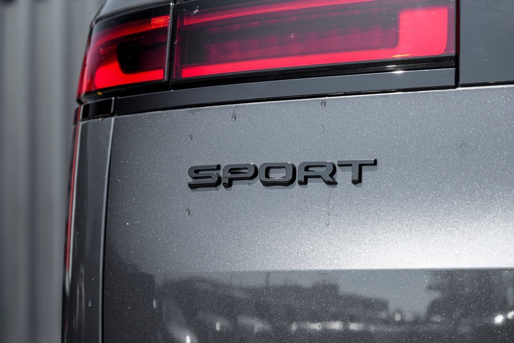 New 2026 Land Rover Range Rover Sport Dynamic SE AWD/4WD image 8