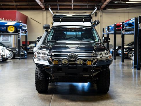 Used 2019 Toyota Land Cruiser image 2