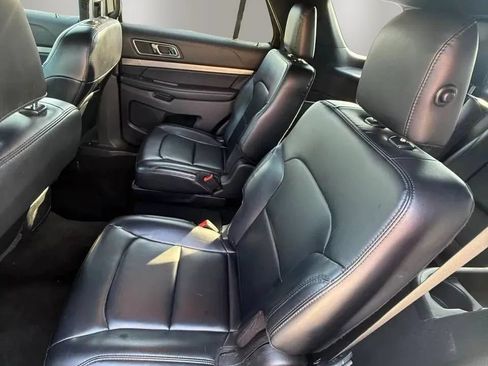 Used 2019 Ford Explorer XLT w/ Equipment Group 202A FWD image 17
