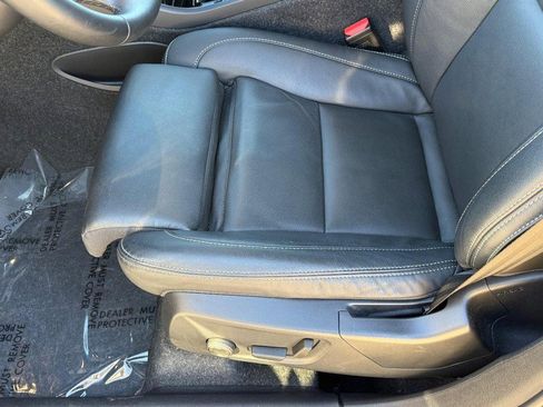 Certified 2025 Volvo XC40 B5 Plus image 17